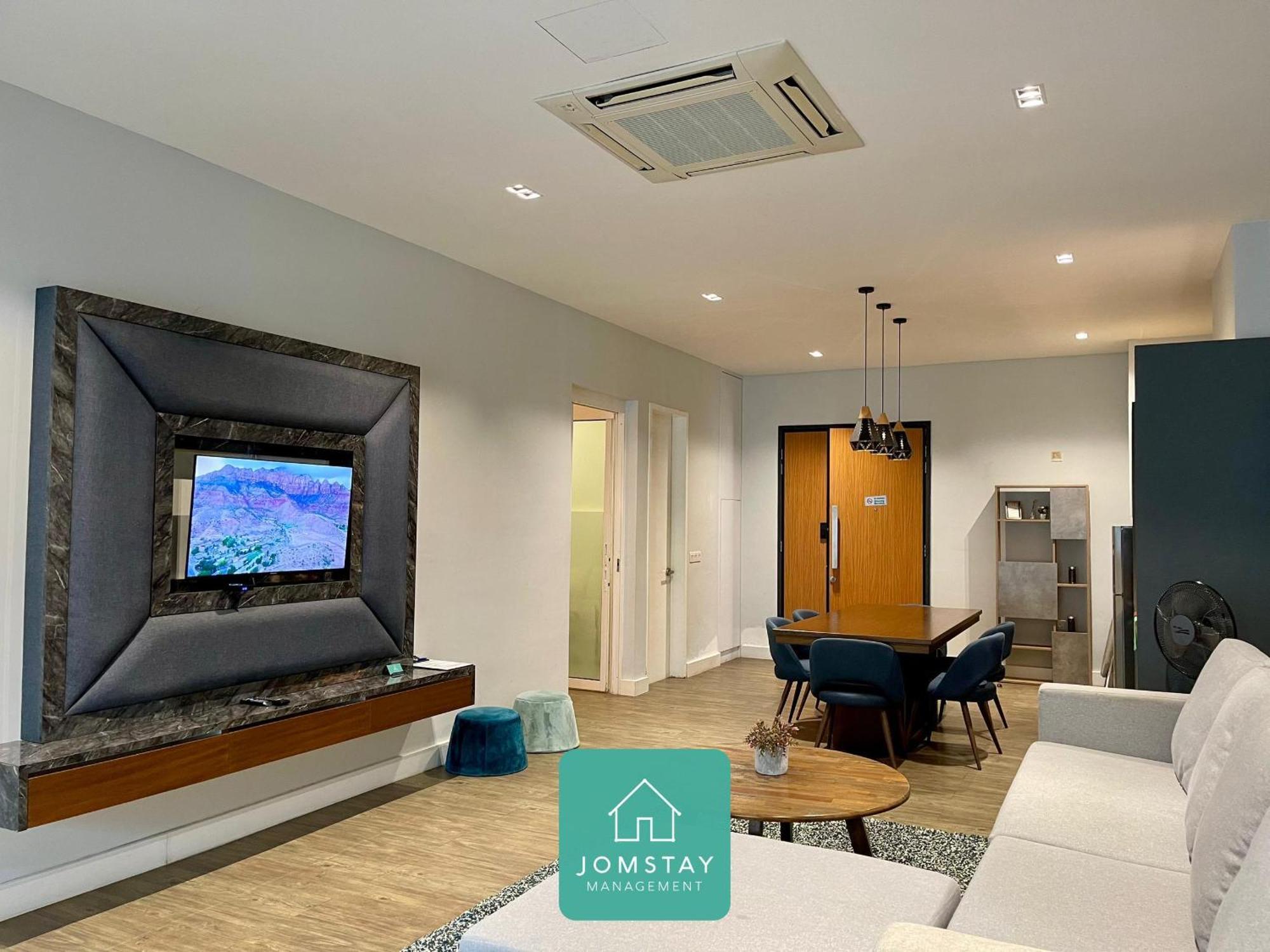 Jomstay Octagon Palm