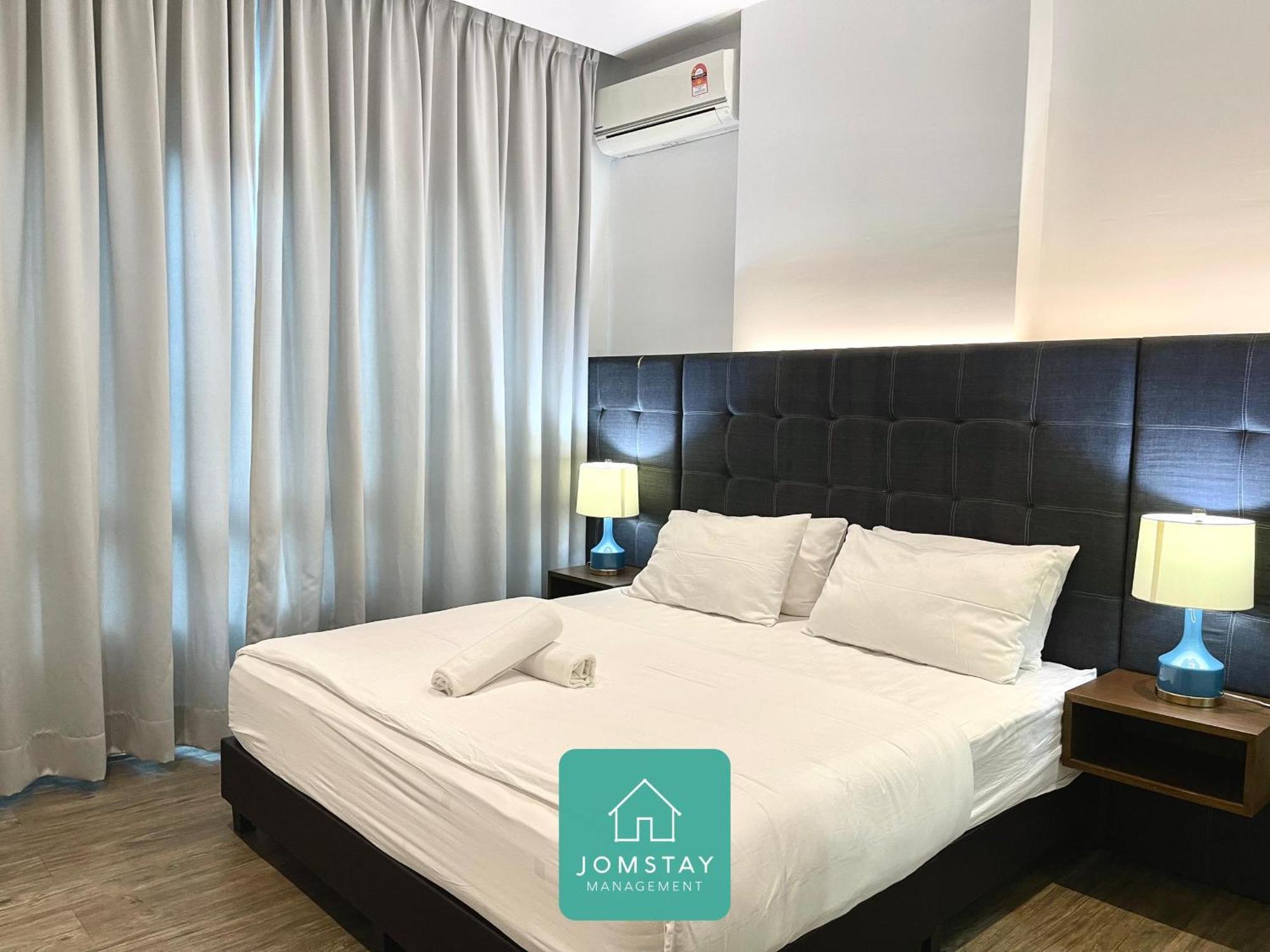 Jomstay Octagon Palm